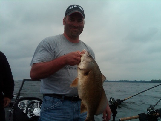 2010 Cabelas NTC prefishing - Brian Tordsen.....almost a walleye
